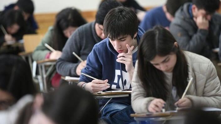 Aquí no bendecimos lápices: bendecimos a jóvenes que rinden la PAES